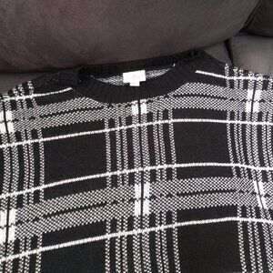 St Johns Bay Large Black and White Sweater